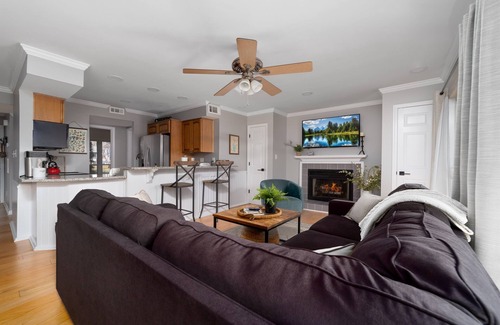 Mount Mourne Condo | Quaint and Cozy Lake Norman Condo Lakefront Walkable Dogs Ok