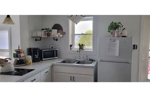 Belleville Apartment | Quaint apartment in the center of Big Valley