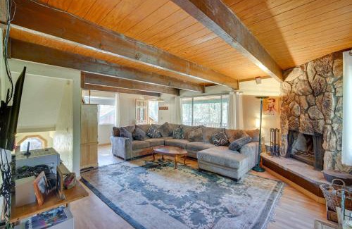 Whispering Forest House | Quaint Big Bear Home with Hot Tub 4 Mi to Skiing!