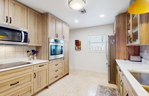 River District House | Quaint bungalow with unique swim spa w/hot tub, outdoor shower & enclosed yard