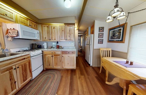Breckenridge Ski Chalet | Quaint Cabin 10 min to downtown - 6 miles to lift