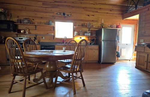 Weaubleau Cabin | Quaint cabin with AC in Weaubleau