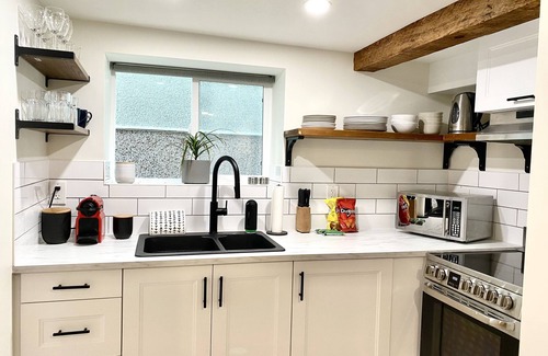 Kensington-Cedar Cottage House | Quaint, Clean and Modern Home