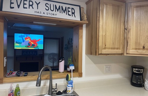 Houghton Lake House | Quaint Cottage with lake access.