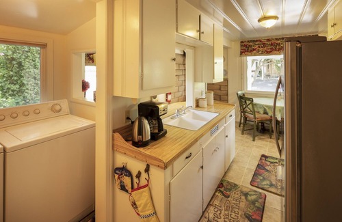 Salinas Cottage | Quaint Country Cottage