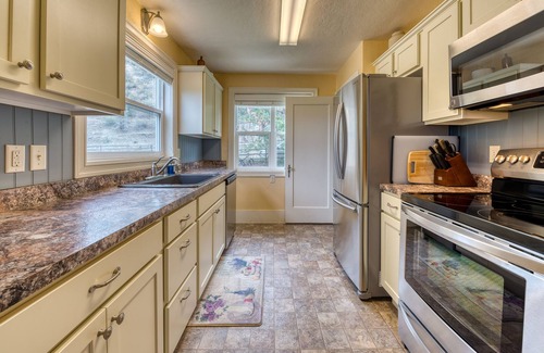 Grantsdale House | Quaint Country Stucco House on Bitterroot River on 2400 Acres of Private Land