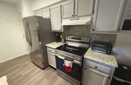 Harlingen House | Quaint & Cozy 3BR - pets welcome!