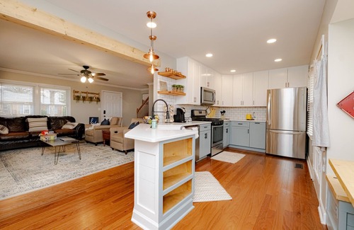 Madison House | Quaint & Cozy Cottage in the Heart of Madison AL.