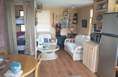 Federal Dam Cabin | Quaint cozy little cabin geared for folks coming to Leech Lake to fish or relax.