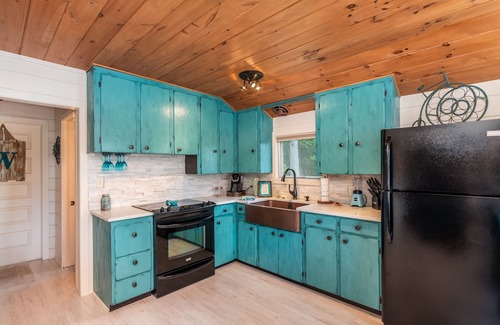 Beulah Cottage | Quaint Crystal Lake Cottage