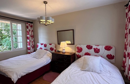 North district House | Quaint Gatehouse in Niort - Close To Town Center