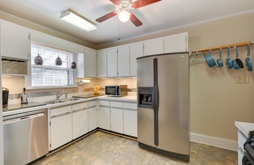 Goldsboro House | Quaint Goldsboro Home w/Screened-In Porch!
