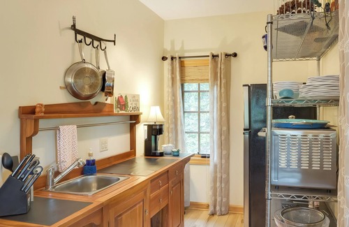 Granville House | Quaint Granville Retreat w/ Cumberland River Views