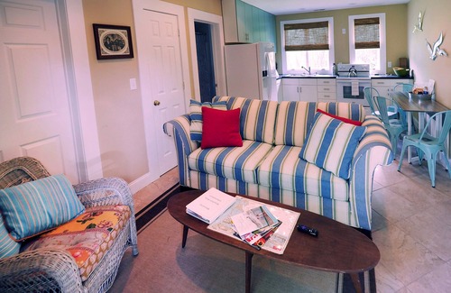 Morehead City House | Quaint ground floor guest house in historic Beaufort, NC.