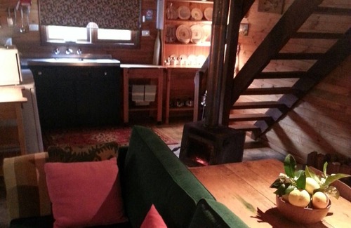 Nannup Cottage | Quaint Gumnut Cottage - isolated and private for one couple.