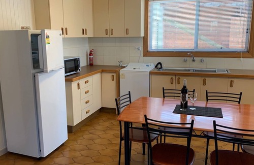 Portarlington House | Quaint Hideaway - Cosy retreat in the heart of Portarlington.