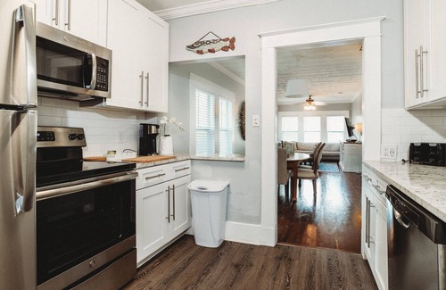 Historic Uptown House | Quaint Historic Upstairs Apartment in downtown St Pete!