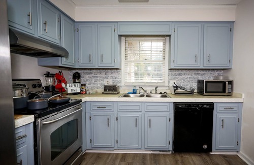Columbia House | Quaint home w/Private Pool Near Lake Murray – Ideal for Families and Friends