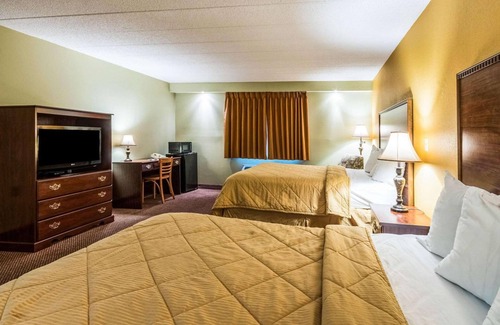 McHenry Hotel | Quaint Inn & Suites