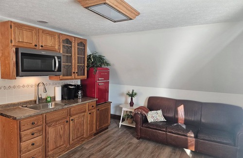 Newton Falls Apartment | Quaint little studio