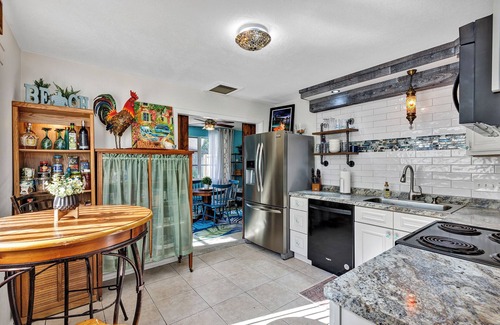 Horton Shores House | Quaint living in Central Beachside steps from the beach!