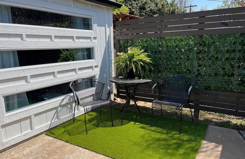Bryn Mawr Apartment | Quaint midtown studio located minutes from the best Tulsa has to offer.