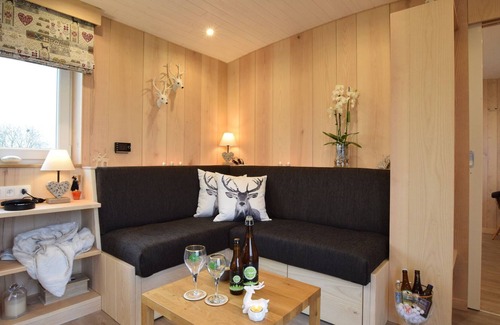 Vielsalm Cottage | Quaint Mobile Home with Sauna in Vielsalm