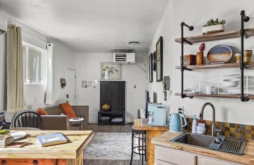 Redlands Apartment | Quaint Monument Retreat studio
