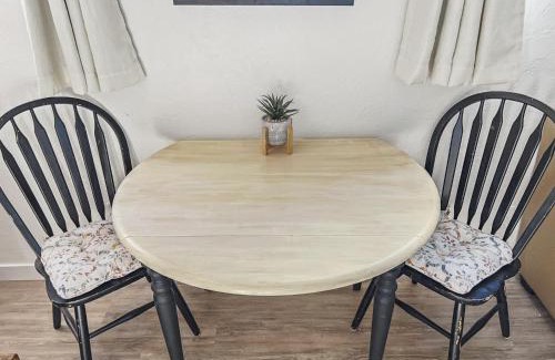 Redlands Apartment | Quaint Monument Retreat studio