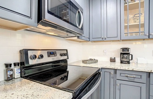 St. Augustine South House | Quaint Peaceful Area! Close to Everything in St. Augustine!