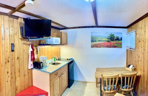 Blairmore Cabin | Quaint Riverside Cabin #2