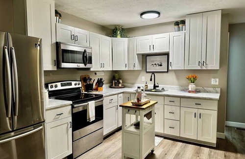 South Point Apartment | Quaint, spacious, & relaxing; come stay with us, you'll enjoy the details.