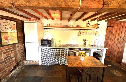 Cuddesdon Cottage | Quaint, tranquil village cottage set back from road in Long Crendon near Thame
