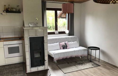 Zeitlofs House | Quaint vacation home with ponies in the Rhรถn biosphere reserve ๐๐