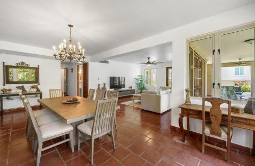Cerro Gordo Villa | Quaint villa Beach access Elina