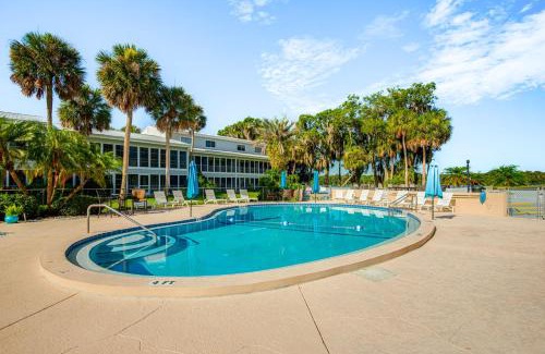 Welaka House | Quaint Welaka Getaway Steps to St Johns River!