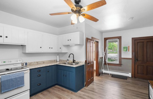Grafton Other | Quaint wooded farmhouse in charming Grafton
