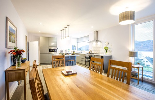 Ullapool House | Quality 4 star self catering accommodation in Ullapool with panoramic views.