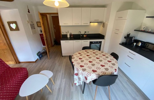 Chatel Apartment | Quality Apartment Near Châtel Centre with Multi Pass Access - Quiet Area, 2 Bed, Balcony, Parking