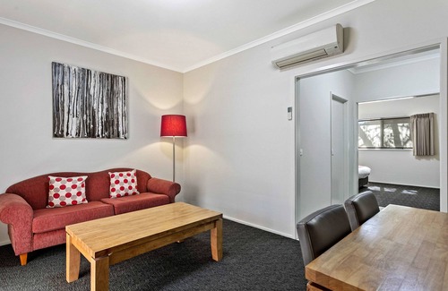 Golden Square Hotel | Quality Inn Colonial