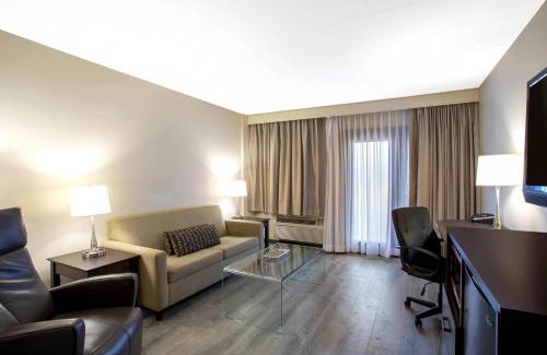 Kingston Hotel | Quality Inn & Conference Centre Kingston Central
