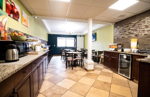 Cromwell Hotel | Quality Inn Cromwell - Middletown