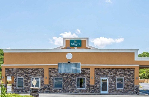 Greenwood Hotel | Quality Inn Greenwood Hwy 25