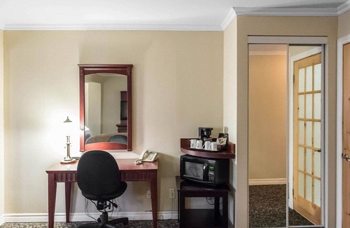 Mont-Laurier Hotel | Quality Inn Mont-Laurier