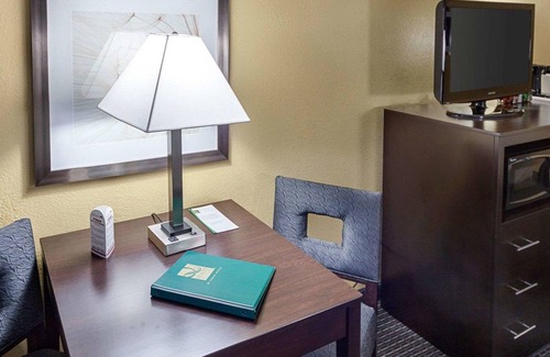 Holiday City Hotel | Quality Inn Montpelier