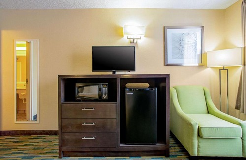 Pacific Hotel | Quality Inn Near Six Flags St. Louis