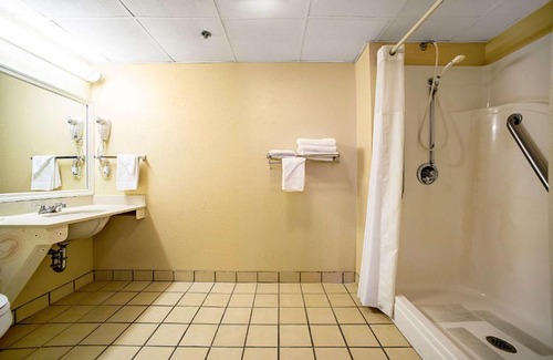 Pacific Hotel | Quality Inn Near Six Flags St. Louis