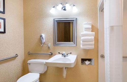 Parkersburg Hotel | Quality Inn Parkersburg North-Vienna