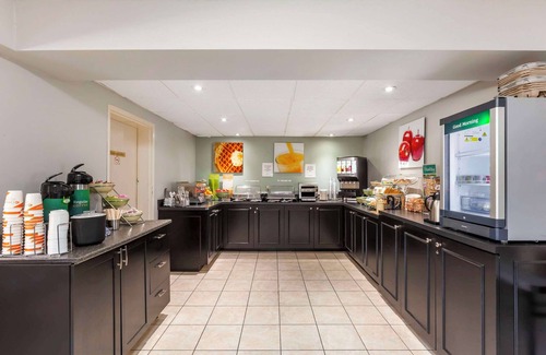 Peterborough Hotel | Quality Inn Peterborough