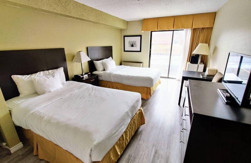 Peterborough Hotel | Quality Inn Peterborough